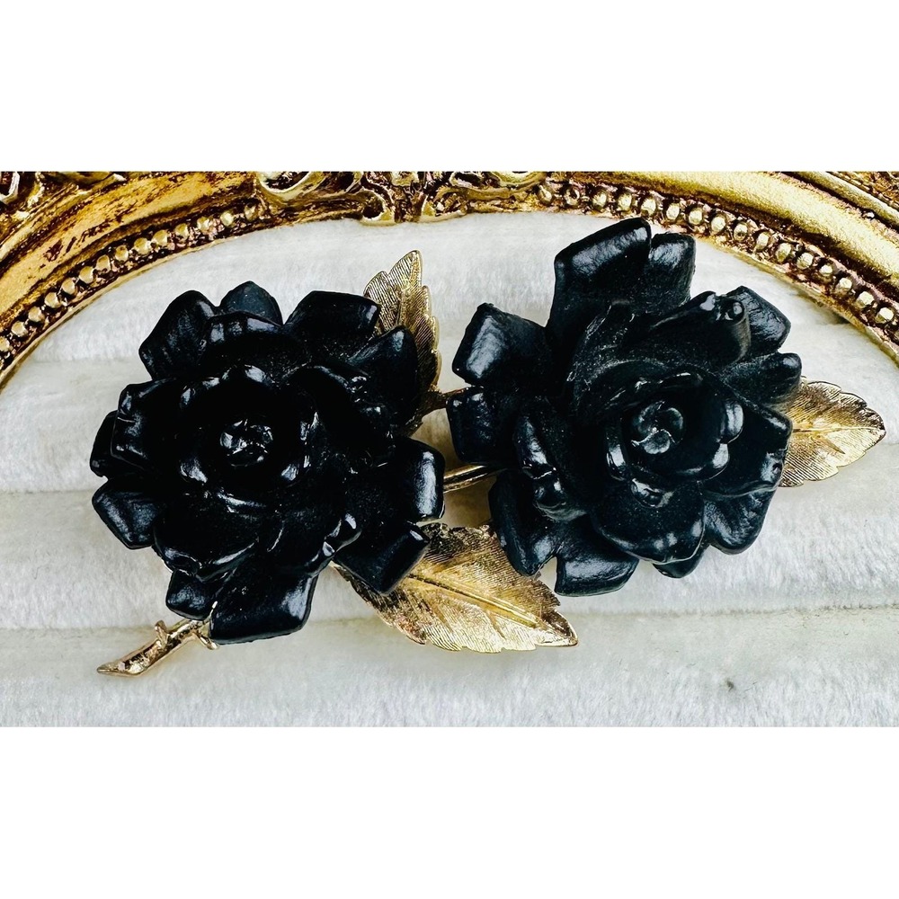 Vintage Crown Trifari Two Black Rose Brooch Gold Tone Floral Pin Signed
